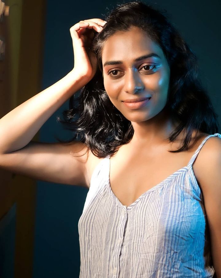 PHOTOS : ஏங்கவைக்கும் அழகு.. விடுதலை பட நடிகையின் அசத்தல் போட்டோஸ்.. 