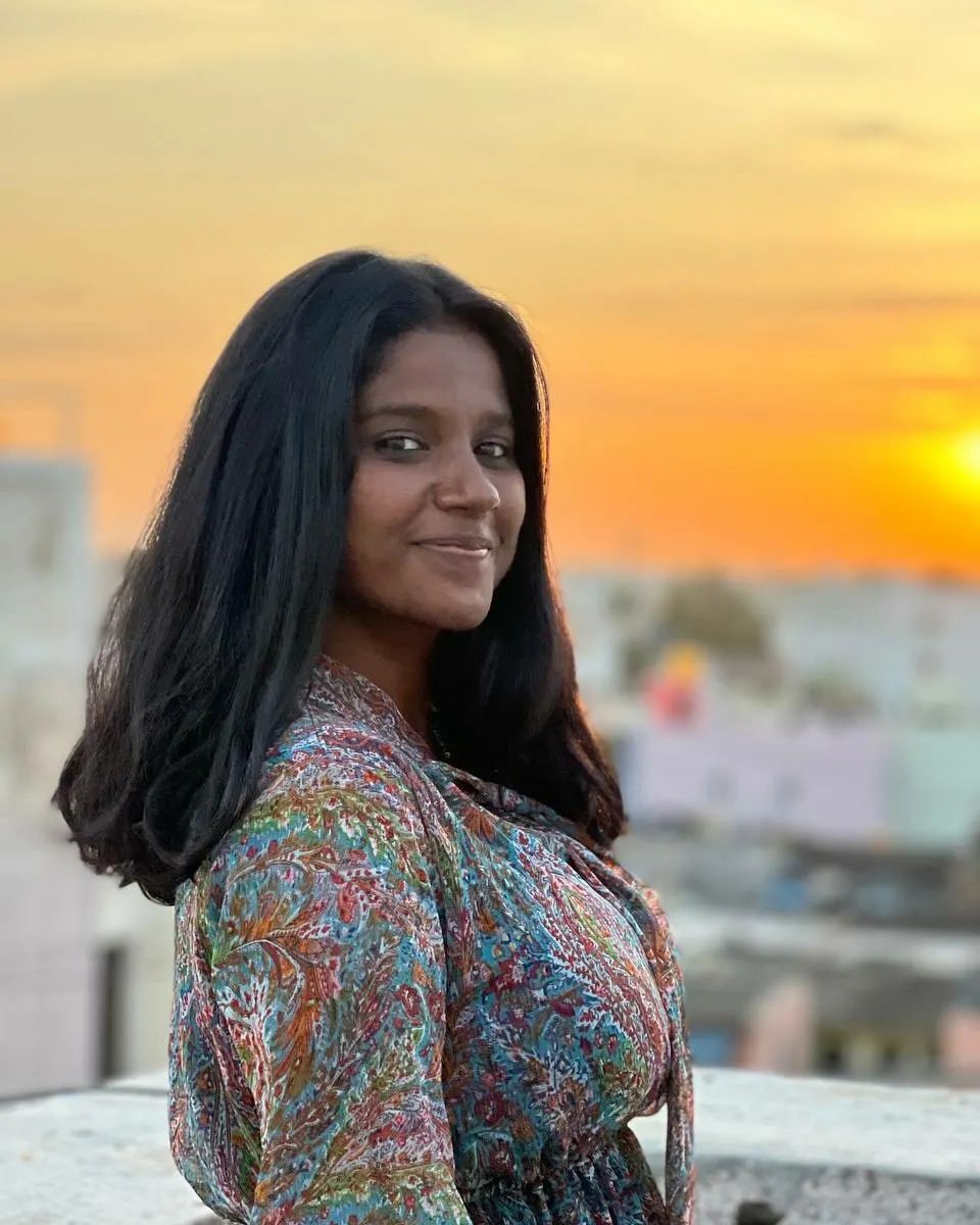 PHOTOS : சுந்தரி சீரியல் நடிகையா இவங்க? ஏங்கவைக்கும் அழகில் கேப்ரியல்லா செல்லஸ்.. 