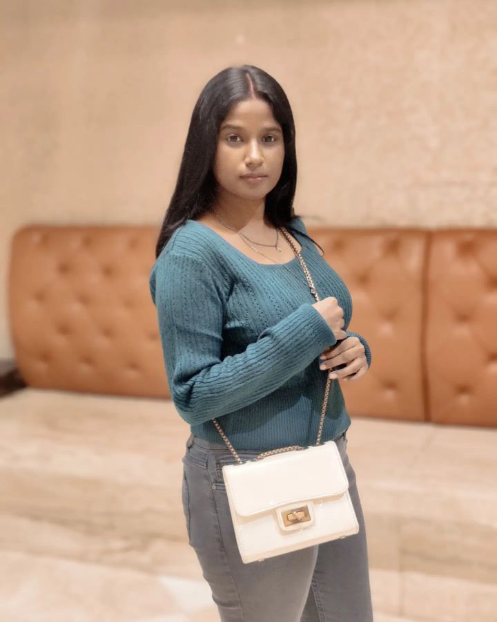 PHOTOS : சுந்தரி சீரியல் நடிகையா இவங்க? ஏங்கவைக்கும் அழகில் கேப்ரியல்லா செல்லஸ்.. 