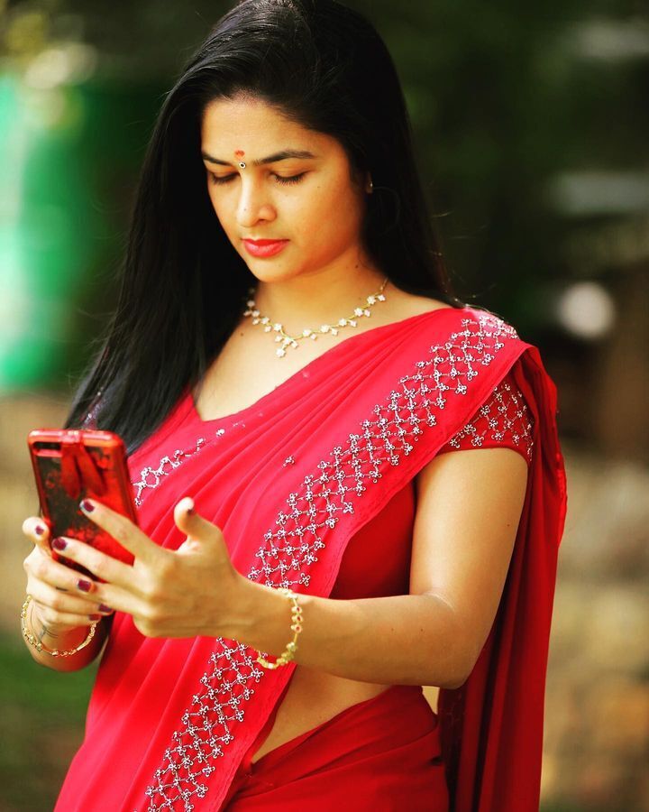 PHOTOS : நடிகை மதுமிதாவின் லேட்டஸ்ட் அசத்தல் போட்டோஸ்.. | Gorgeous