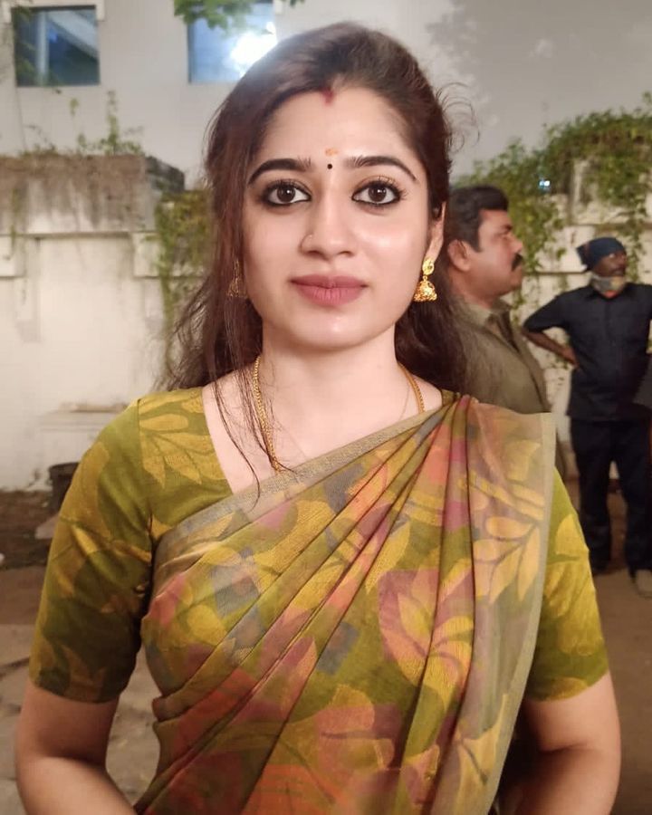 PHOTOS : ருத்ரன் பட நடிகையா இவங்க? வைரலாகும் சாம்பவியின் லேட்டஸ்ட் இன்ஸ்டா புகைப்படங்கள்.. 