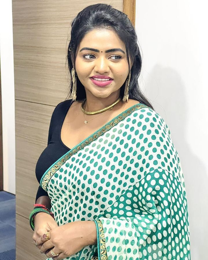 PHOTOS : காணாமல் போய் திரும்ப கிடைத்த ஐ-போனுடன்.. போஸ் கொடுத்த ஷாலு ஷாமு.. அட்வைஸ் பண்ணும் நெட்டிசன்கள்..  