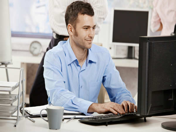 Screen Time: കംപ്യൂട്ടറിന് മുന്നില്‍ കുത്തിയിരുന്നാണോ നിങ്ങളുടെ ജോലി? ഇതാ ചില പൊടിക്കൈകള്‍