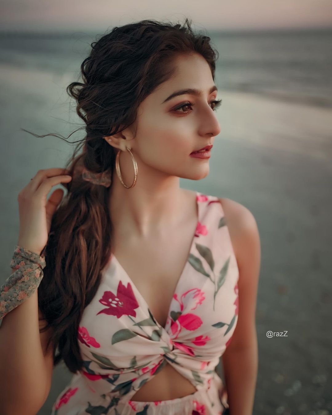 Ashika Asokan: എന്റമ്മോ... പൊളി! ഹോട്ട് ലുക്കിൽ അഷിക അശോകൻ; സോഷ്യൽ മീഡിയയിൽ തരംഗമായി നടിയുടെ ഫോട്ടോഷൂട്ട്