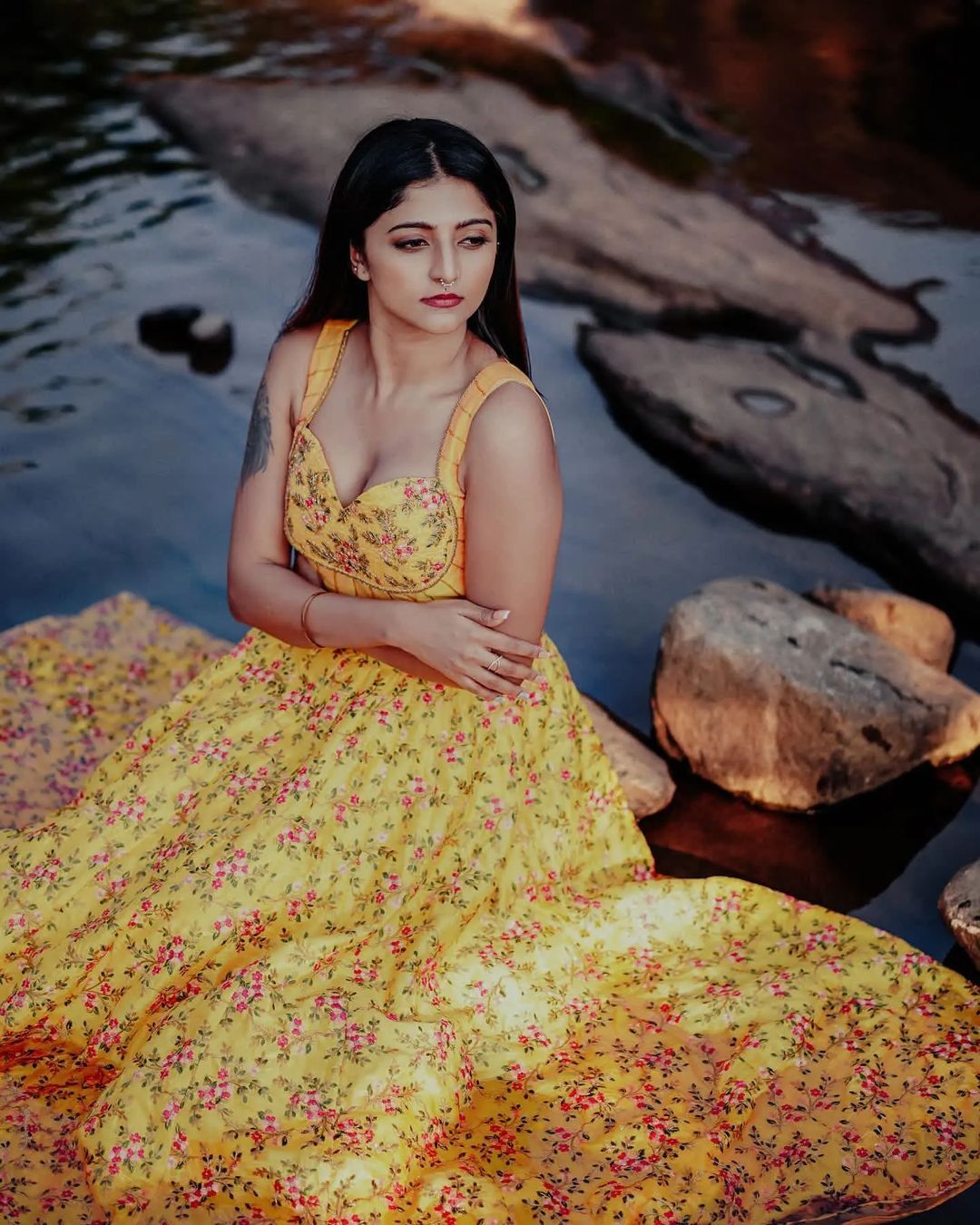 Ashika Asokan: എന്റമ്മോ... പൊളി! ഹോട്ട് ലുക്കിൽ അഷിക അശോകൻ; സോഷ്യൽ മീഡിയയിൽ തരംഗമായി നടിയുടെ ഫോട്ടോഷൂട്ട്