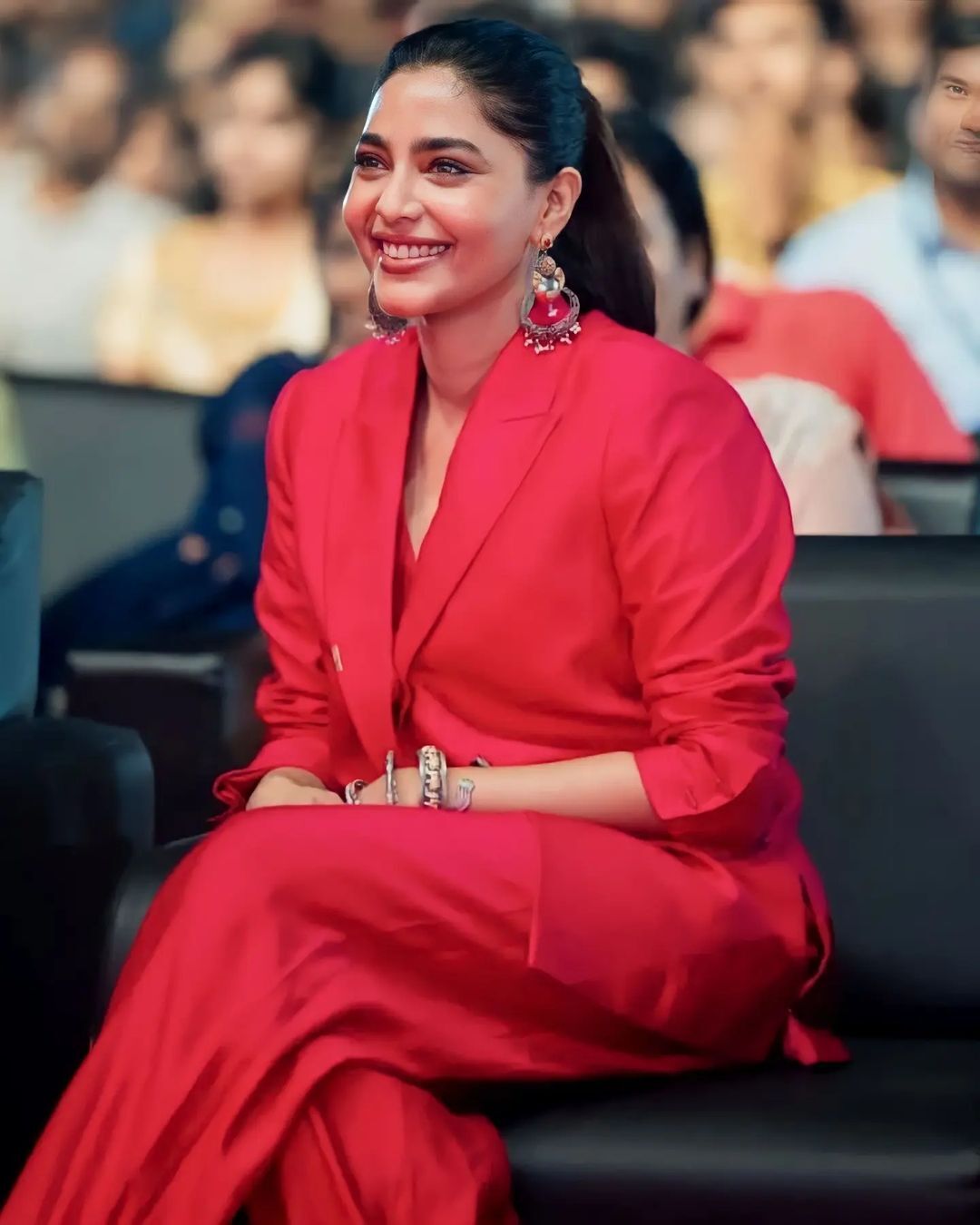 Aishwarya Lekshmi: അഴകോ അഴക്... സാരിയിൽ മിന്നിതിളങ്ങി ഐശ്വര്യ ലക്ഷ്മി; പൂങ്കുഴലിയുടെ പിങ്ക് ലുക്കിന് ആരാധകർ ഏറുന്നു