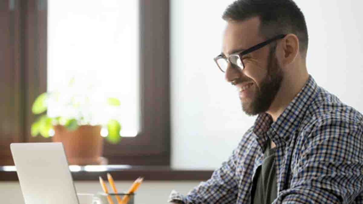 Vastu Tips for Work: കര്‍പ്പൂരം കൊണ്ട്  ജോലിയില്‍ തിളങ്ങാനാകുമോ..? വാസ്തു പറയുന്നത് കേള്‍ക്കൂ