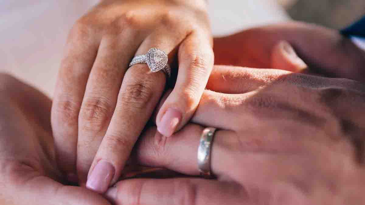 Vastu Tips: വാട്ടര്‍ടാങ്ക് മാറ്റിയാല്‍ വിവാഹം നടക്കുമോ..? കിടക്കേണ്ടത് ഏത് ദിശയില്‍; പെട്ടെന്ന് വിവാഹം നടക്കാനുള്ള മാര്‍ഗങ്ങള്‍