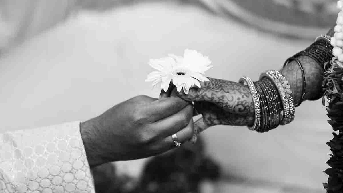 Vastu Tips: വാട്ടര്‍ടാങ്ക് മാറ്റിയാല്‍ വിവാഹം നടക്കുമോ..? കിടക്കേണ്ടത് ഏത് ദിശയില്‍; പെട്ടെന്ന് വിവാഹം നടക്കാനുള്ള മാര്‍ഗങ്ങള്‍