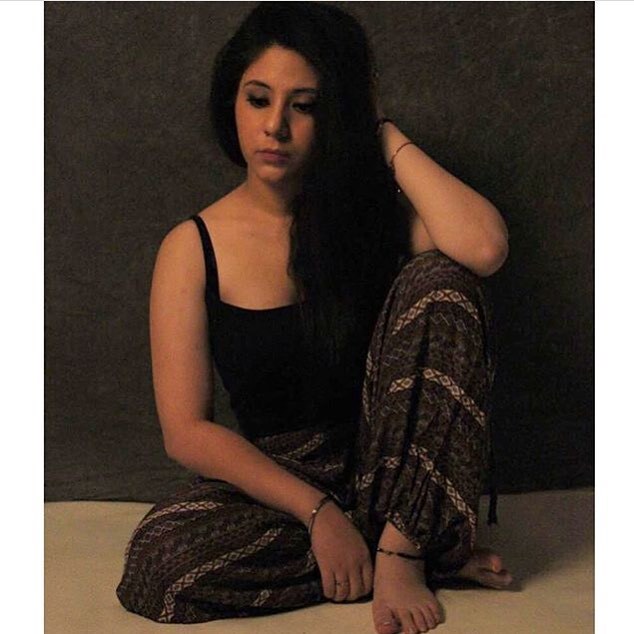 'फिर हेरा फेरी' फिल्म की ये क्यूट बच्ची याद है? अब 17 साल बाद दिखने लगी है बेहद बोल्ड