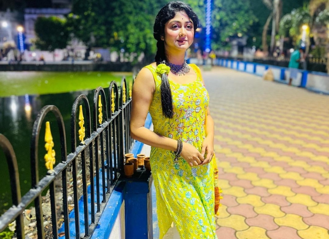 Porno qizlar yigitlarning ogziga siyishadi