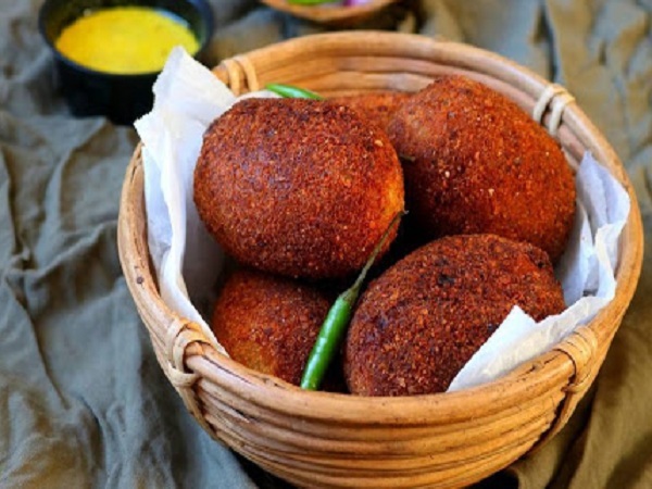 ഉഫ് കൊല്‍ക്കത്ത പൊളിയാണ് മക്കളേ, സ്ട്രീറ്റ് ഫുഡാണെങ്കില്‍ ഇവിടെ നിന്ന് കഴിക്കണം, വായില്‍ കപ്പലോടും