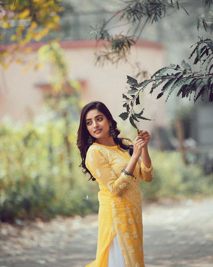 Moynali kiyimlardan porno kiyimlar Transseksuallarni onlayn tomosha qiling