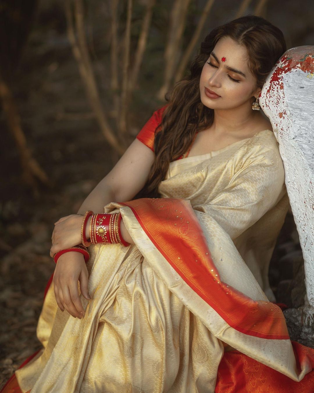 ఆయేషా ఖాన్ అందాల జాతర.. కుర్రకారులో సెగలు పుట్టిస్తున్న బ్యూటీ..!