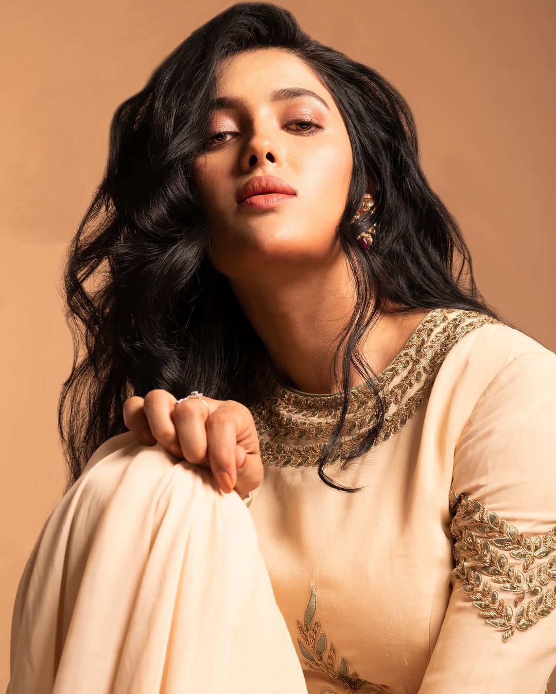 గీతిక తివారీ అందాల విందు.. తేజ బ్యూటీ బాగానే వడ్డించేస్తుందిగా..!