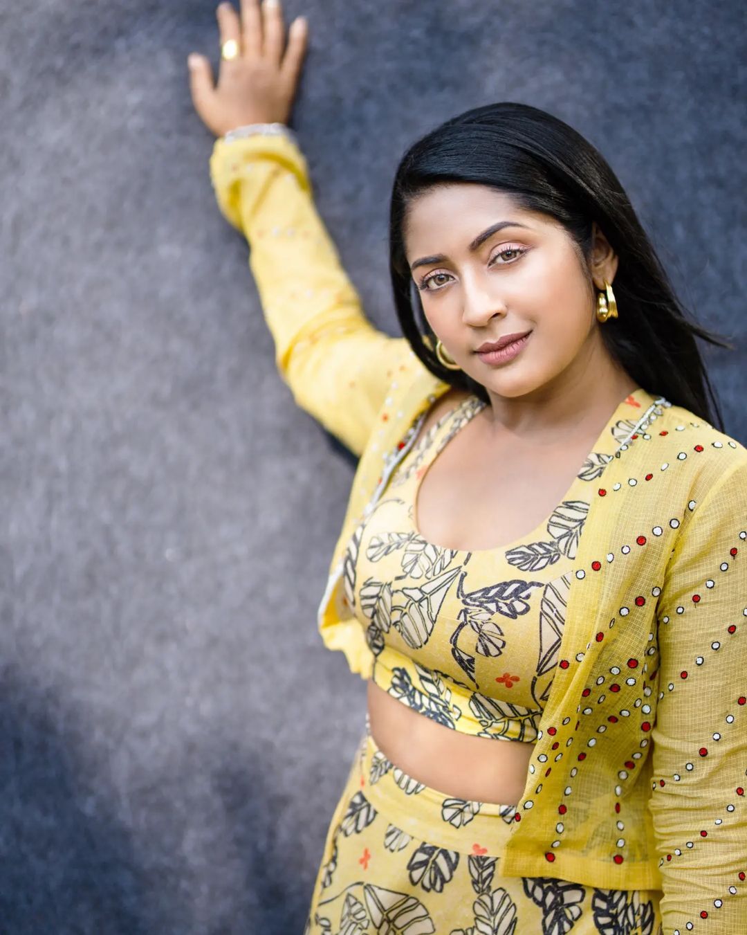 Navya Nair: സിംപിൾ ആന്റ് സുപ്പർ... സ്റ്റൈലൻ ചിത്രങ്ങളുമായി നവ്യ നായർ; ജാനേ ജാനകി പ്രമോഷണൽ ലുക്കിൽ നടി