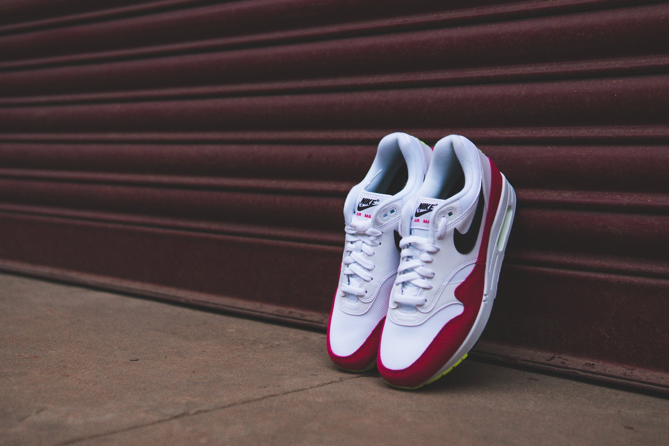 Cleaning Tips: വെള്ള ഷൂ വൃത്തിയാക്കാന്‍ ഇനി ബുദ്ധിമുട്ടില്ല.. ഇതാ ചില ലളിതമാര്‍ഗങ്ങള്‍