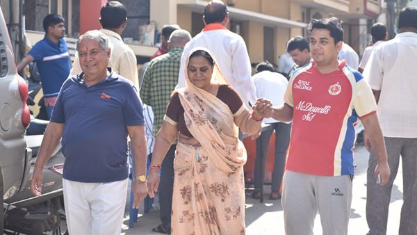 Karnataka Assembly Election 2023: കര്‍ണാടകത്തില്‍ പ്രതീക്ഷയോടെ പാര്‍ട്ടികള്‍; യെഡിയൂരപ്പയും സിദ്ധരാമയ്യയും വോട്ട് രേഖപ്പെടുത്തി, ചിത്രങ്ങള്‍ കാണാം