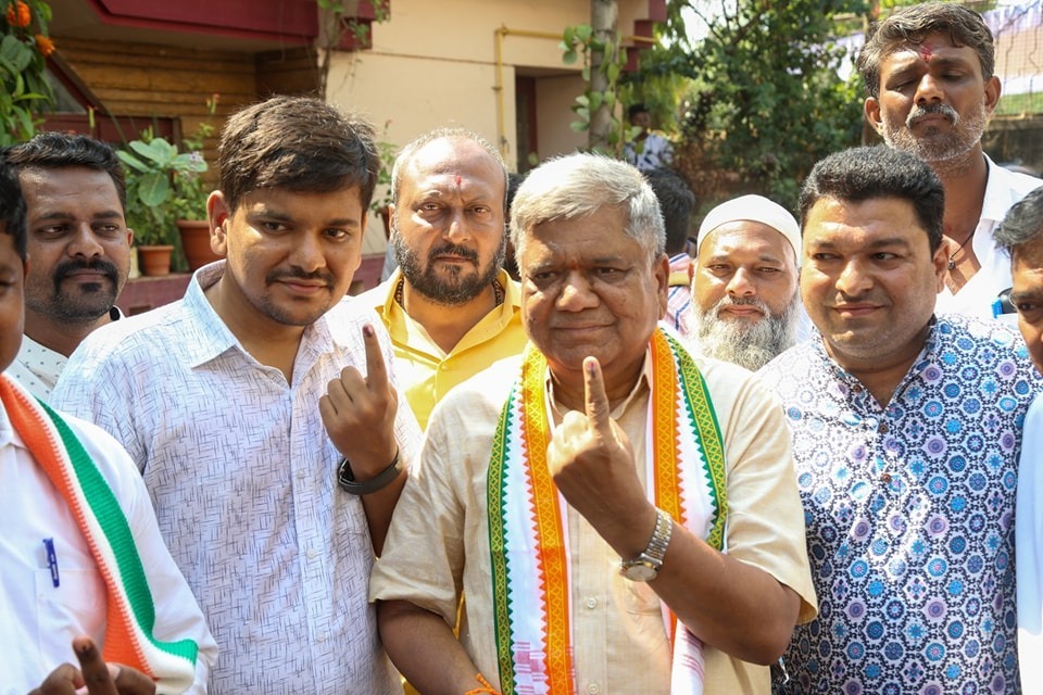 Karnataka Assembly Election 2023: കര്‍ണാടകത്തില്‍ പ്രതീക്ഷയോടെ പാര്‍ട്ടികള്‍; യെഡിയൂരപ്പയും സിദ്ധരാമയ്യയും വോട്ട് രേഖപ്പെടുത്തി, ചിത്രങ്ങള്‍ കാണാം