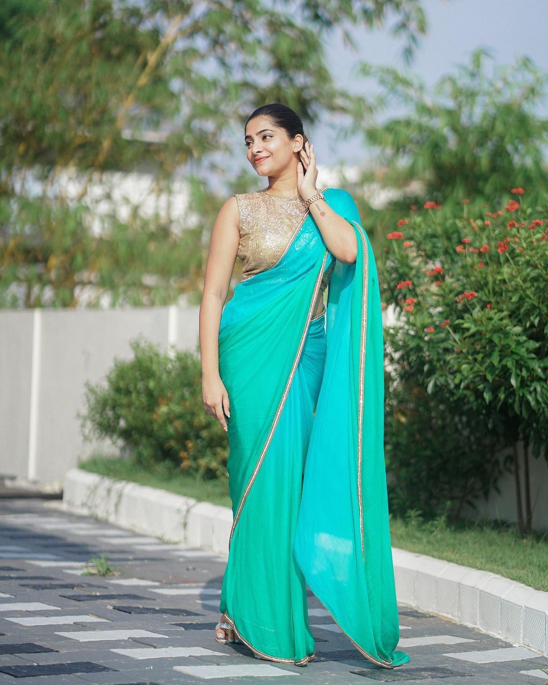 Malavika Sreenath: ബട്ടർഫ്ലൈ എഫക്ടുമായി മാളവിക ശ്രീനാഥ്; സാരിയിൽ തിളങ്ങി മോളിവുഡ് സുന്ദരി, ചിത്രങ്ങൾ കാണാം