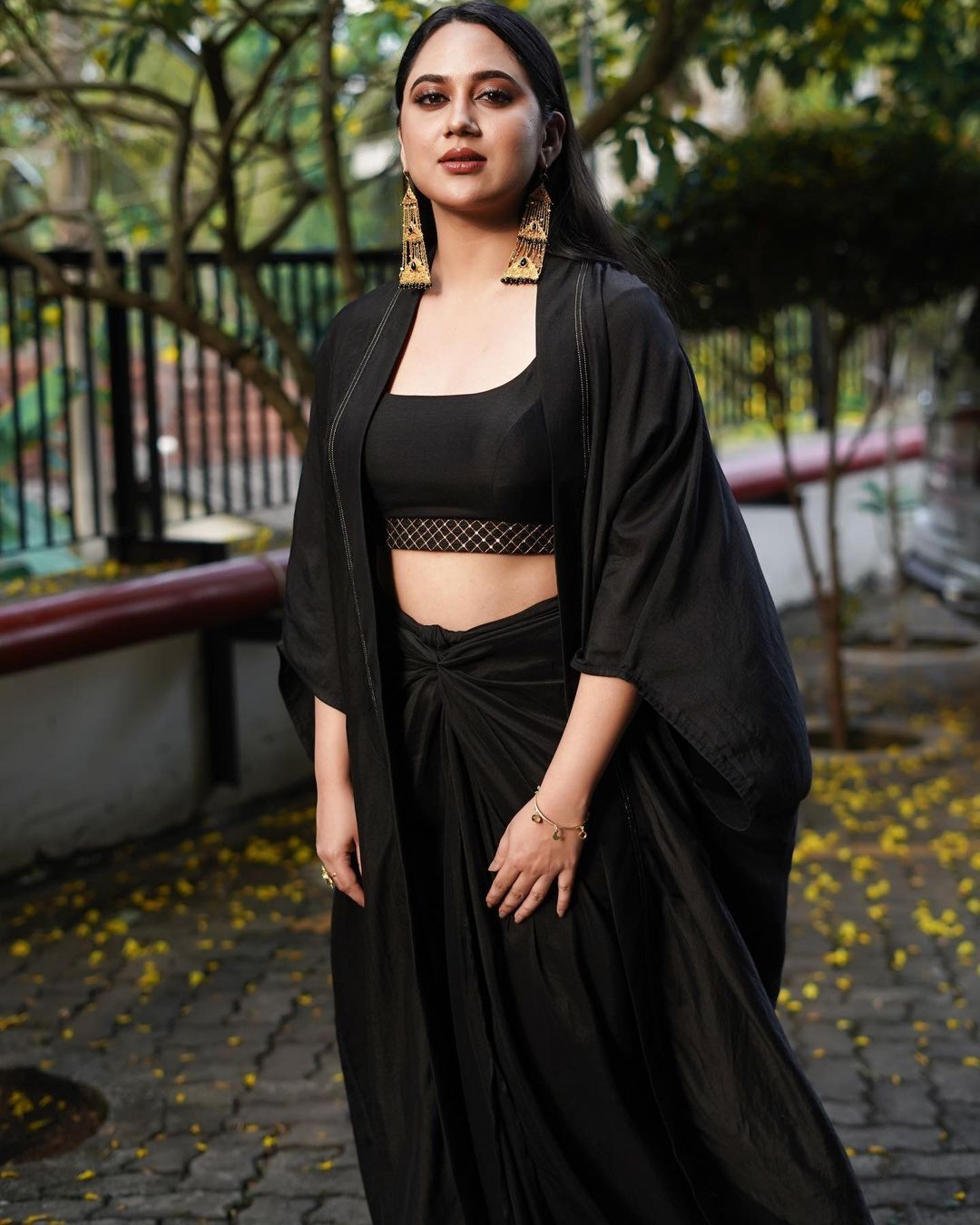 Miya George: ബ്യൂട്ടി ഇൻ ബ്ലാക്ക്... കറുപ്പിൽ സൂപ്പർ ലുക്കിൽ മിയ ജോർജ്; സ്റ്റൈലൻ മേക്കോവറുമായി തെന്നിന്ത്യൻ സുന്ദരി