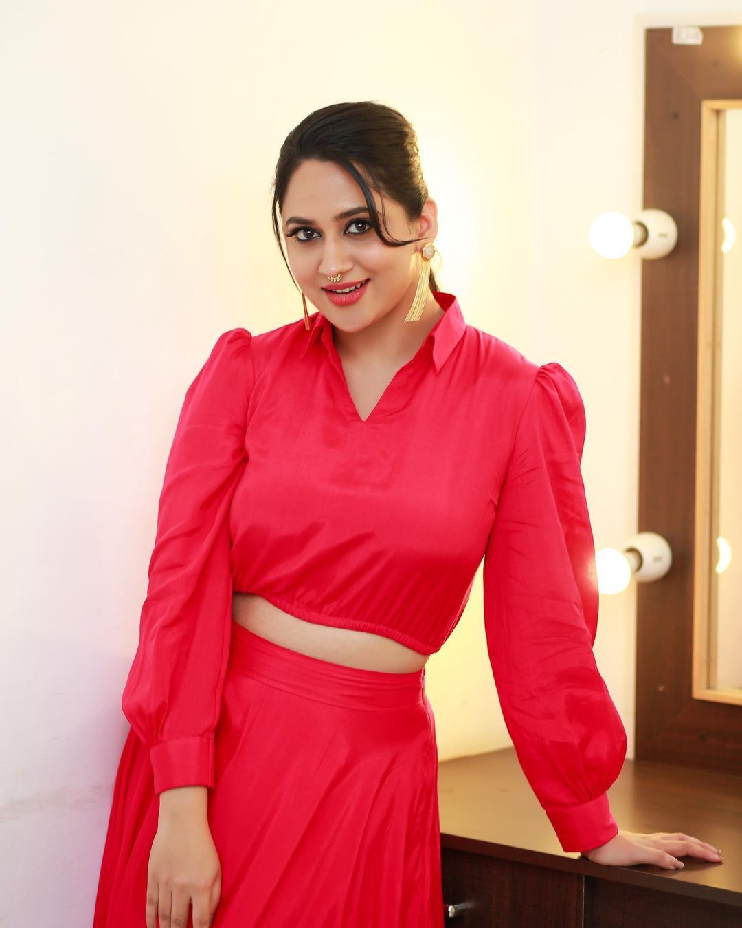 Miya George: ബ്യൂട്ടി ഇൻ ബ്ലാക്ക്... കറുപ്പിൽ സൂപ്പർ ലുക്കിൽ മിയ ജോർജ്; സ്റ്റൈലൻ മേക്കോവറുമായി തെന്നിന്ത്യൻ സുന്ദരി
