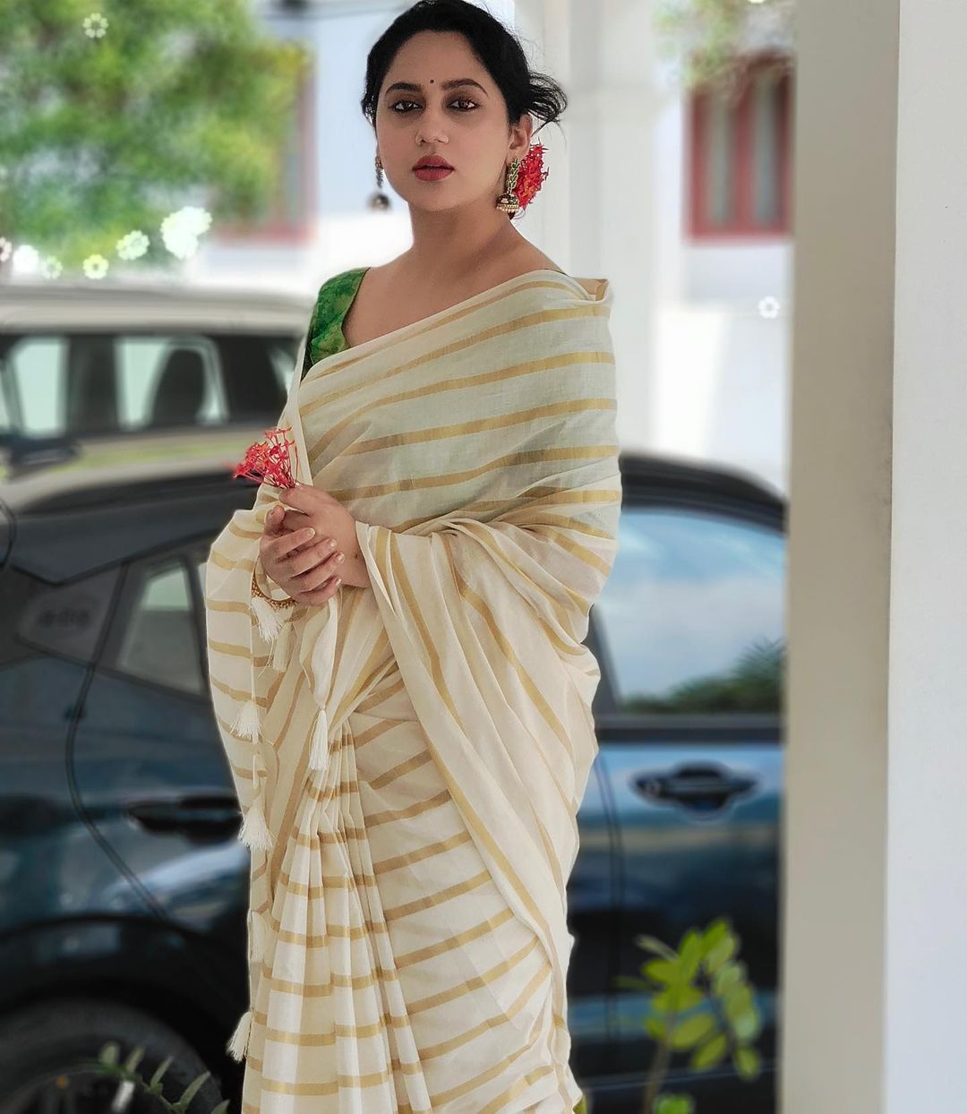 Miya George: ബ്യൂട്ടി ഇൻ ബ്ലാക്ക്... കറുപ്പിൽ സൂപ്പർ ലുക്കിൽ മിയ ജോർജ്; സ്റ്റൈലൻ മേക്കോവറുമായി തെന്നിന്ത്യൻ സുന്ദരി
