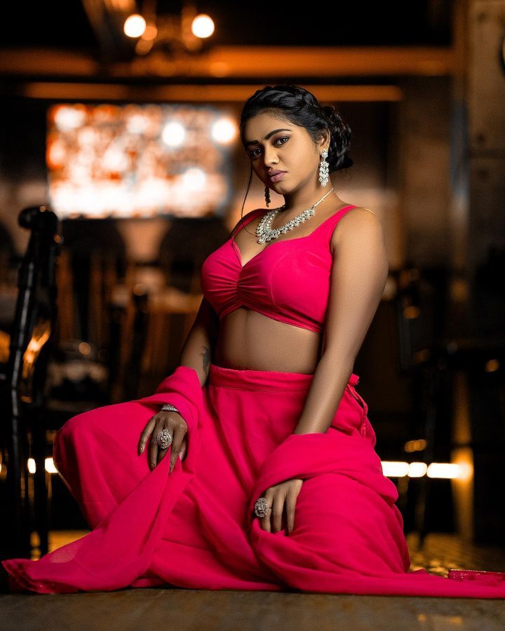 PHOTOS : இவங்களுக்கு இவ்வளவு பெரிய தங்கையா? முதல் முறையாக தனது குடும்ப புகைப்படத்தை இன்ஸ்டாவில் பதிவிட்ட ஷாலு ஷம்மு.. 