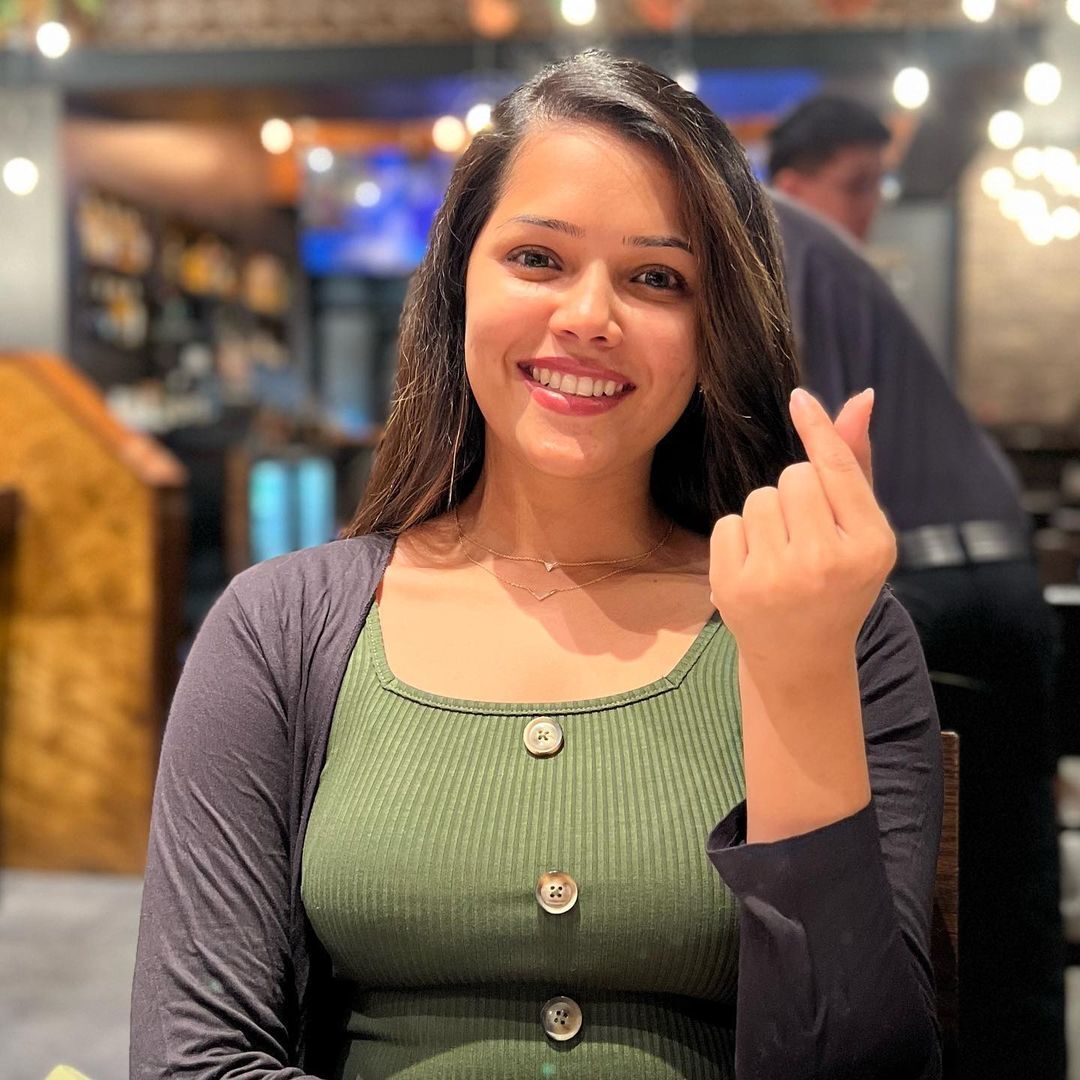 photos : வெளிநாட்டில் செட்டில் ஆன கோகுலத்தில் சீதை வில்லி..  புகைப்படங்களை வெளியிட்டு மாஸ் காட்டும் நடிகை!