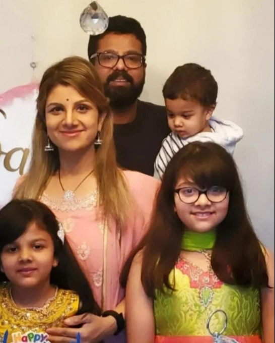 PHOTOS : யார் இது? ரம்பாவுக்கு இவ்வளவு பெரிய பொண்ணா.. இணையத்தை கலக்கும் புகைப்படங்கள்.. 