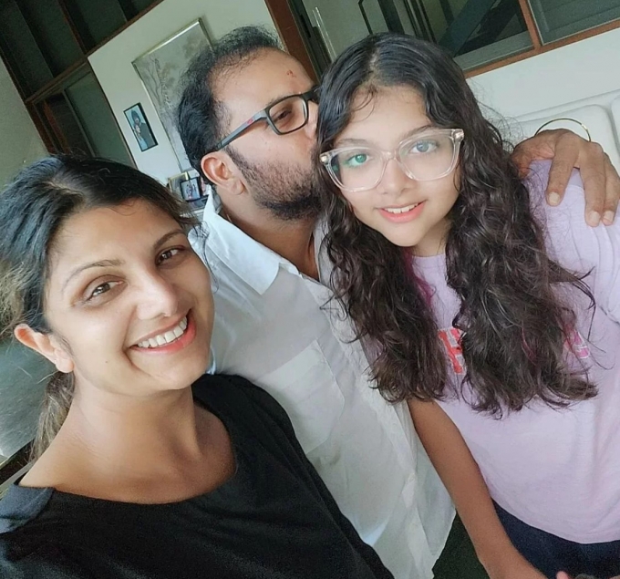 PHOTOS : யார் இது? ரம்பாவுக்கு இவ்வளவு பெரிய பொண்ணா.. இணையத்தை கலக்கும் புகைப்படங்கள்.. 