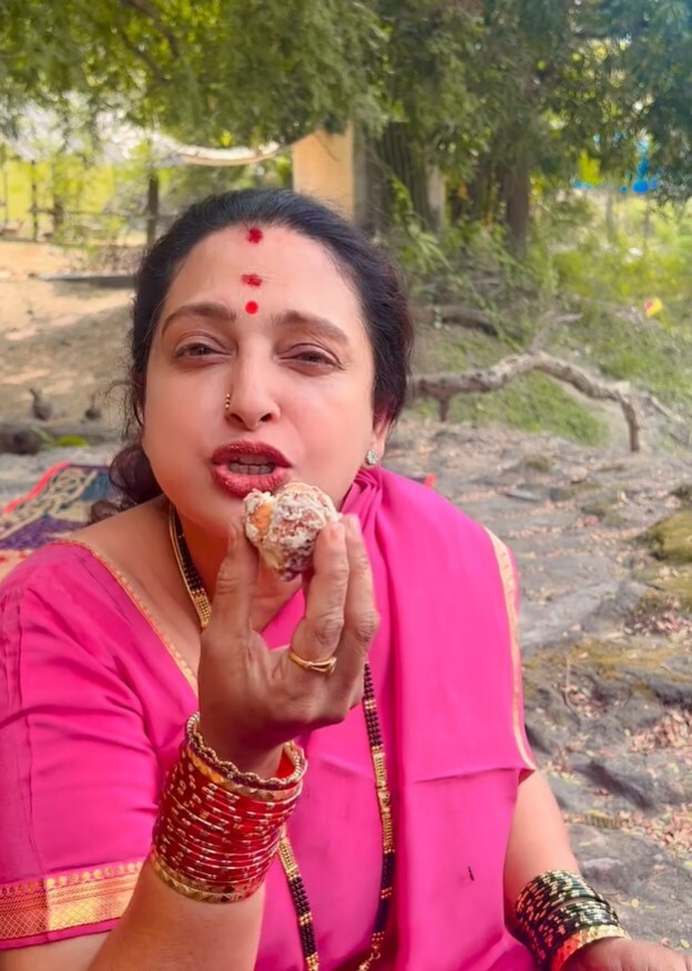 PHOTOS : கிராமத்து  வாழ்க்கையை என்ஜோய் பண்ணும் சீரியல் நடிகை.. இணையத்தை கலக்கும் புகைப்படங்கள்.. 