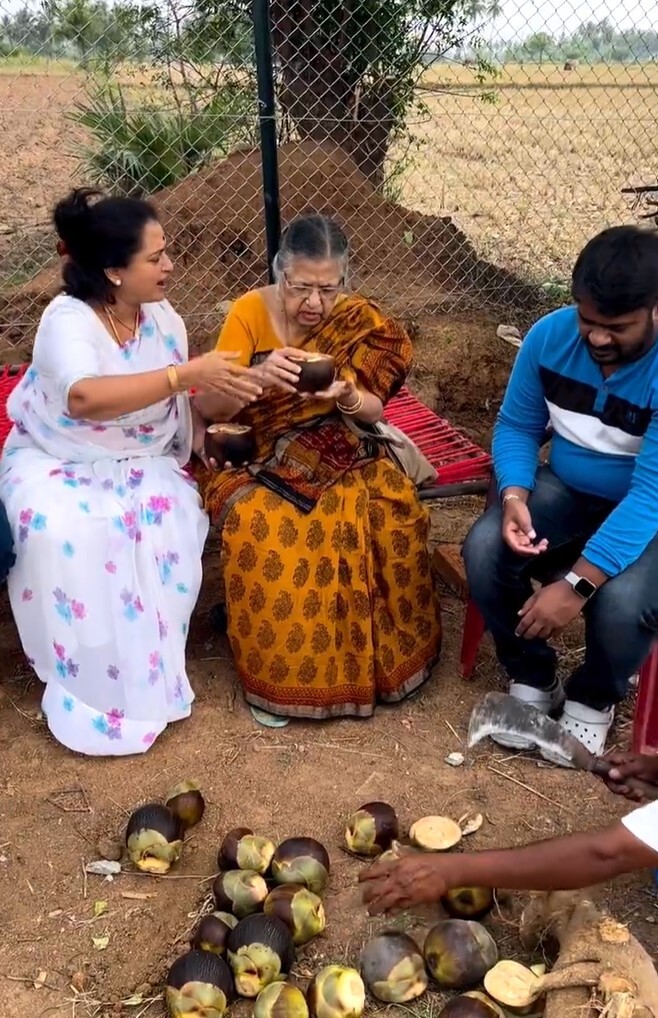 PHOTOS : கிராமத்து  வாழ்க்கையை என்ஜோய் பண்ணும் சீரியல் நடிகை.. இணையத்தை கலக்கும் புகைப்படங்கள்.. 