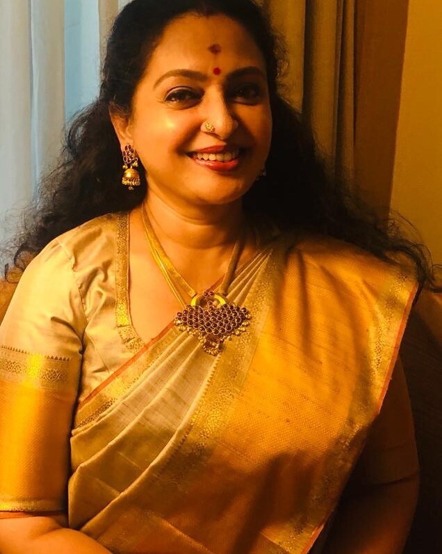 PHOTOS : கிராமத்து  வாழ்க்கையை என்ஜோய் பண்ணும் சீரியல் நடிகை.. இணையத்தை கலக்கும் புகைப்படங்கள்.. 