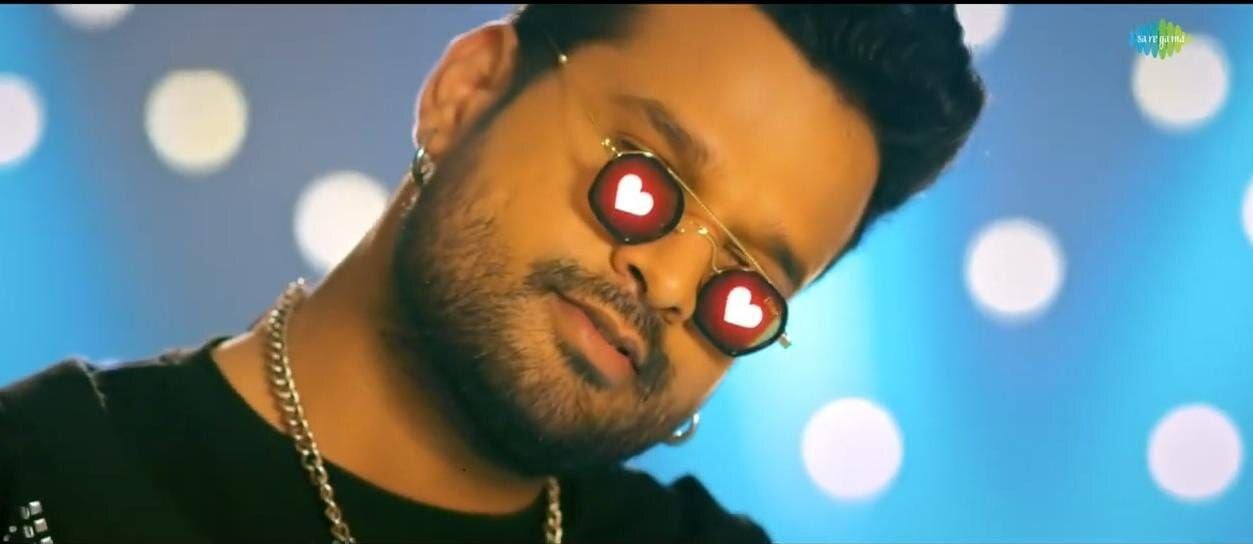 Photos:'बांसुरिया' गाने की धुन पर नचाने के लिए सुपरस्टार रितेश पांडेय तैयार, देखिए शानदार तस्वीरें