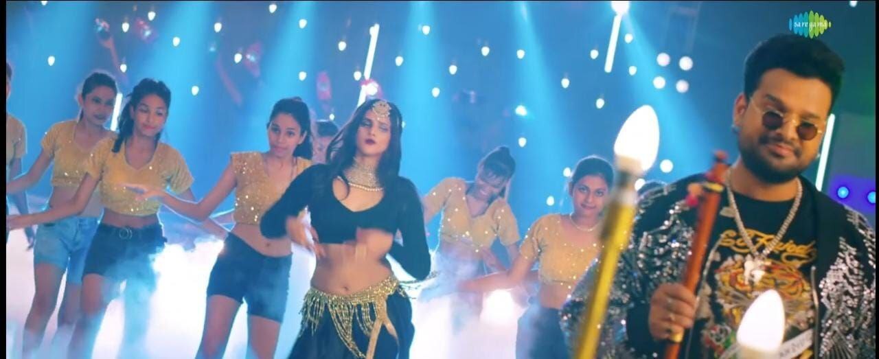 Photos:'बांसुरिया' गाने की धुन पर नचाने के लिए सुपरस्टार रितेश पांडेय तैयार, देखिए शानदार तस्वीरें