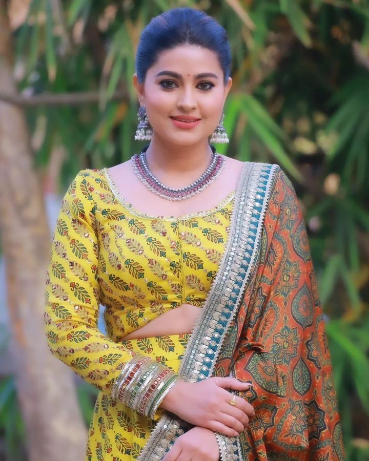 PHOTOS : புன்னகை அரசி சினேகாவின் சிறு வயது புகைப்படத்தை பாத்திருக்கிங்களா?.. எவ்வளவு அழகா இருக்காங்கன்னு பாருங்களேன்!