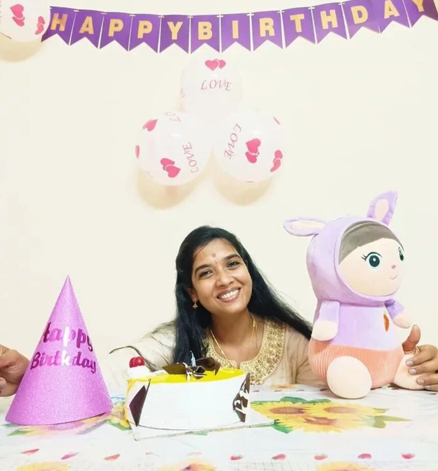 PHOTOS : குடும்பத்துடன் கேக் கெட்டி பிறந்தநாள் கொண்டாடிய 'செம்பருத்தி' சீரியல் நடிகை.. இணையத்தை கலக்கும் பிக்ஸ்.. 