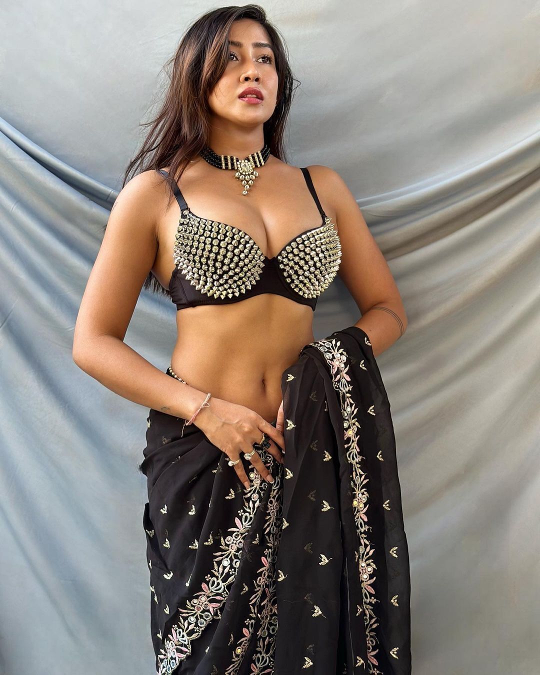 Sofia Ansari Photos: नहाते हुए सोफिया अंसारी की बाथरूम फोटोज हुईं वायरल! भीगा बदन देख फैंस ने भरी आहें 