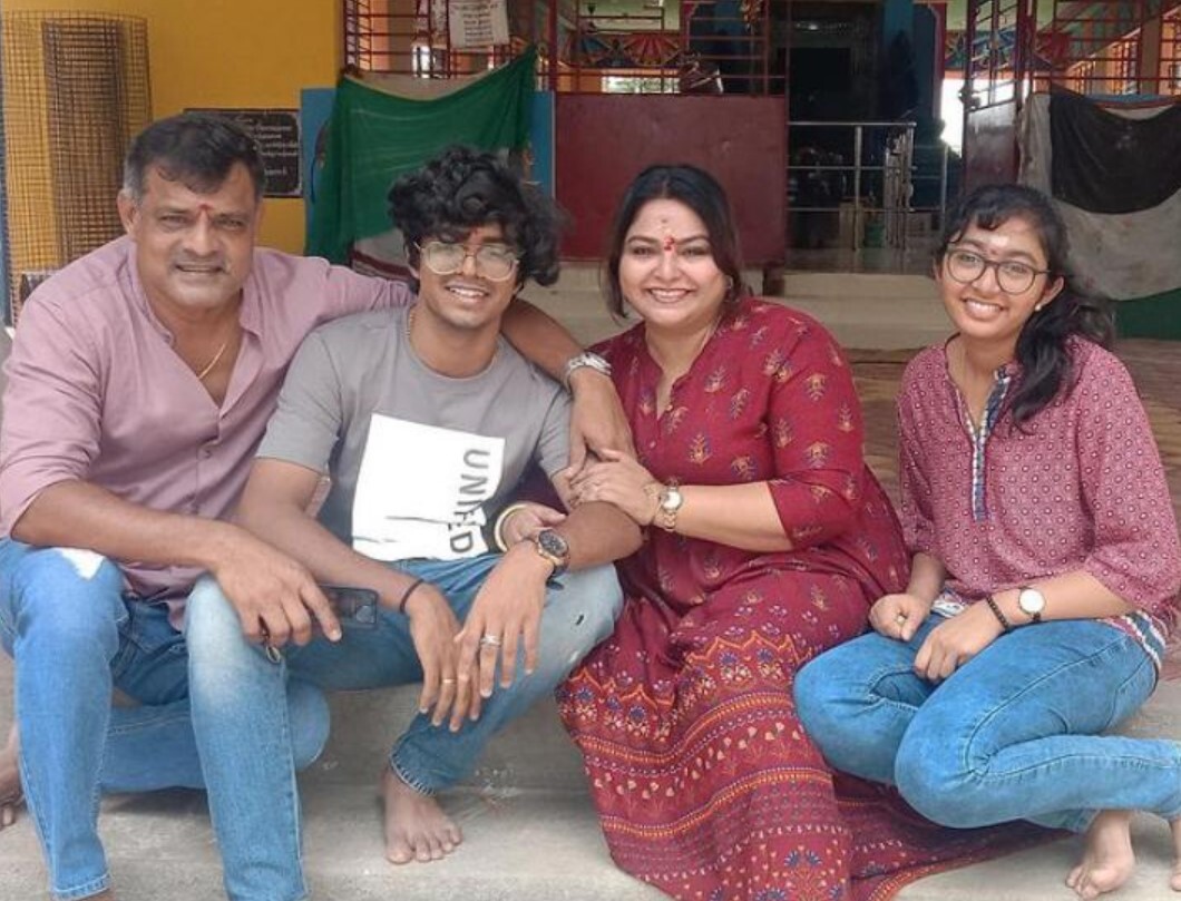 PHOTOS : 'மெட்டி ஒலி' சீரியலில் வரும் போஸ் கதாபாத்திரத்தை நியாபகம் இருக்கா? இப்போ எப்படி இருக்காருன்னு பாருங்களேன்..!