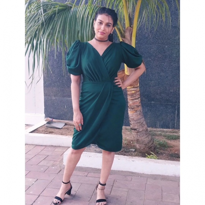 photos : மாடர்ன் உடையில் கலக்கும் பிரபல சீரியல் வில்லி.. உற்று பார்க்கும் ரசிகர்கள்.. லேட்டஸ்ட் பிக்ஸ்..