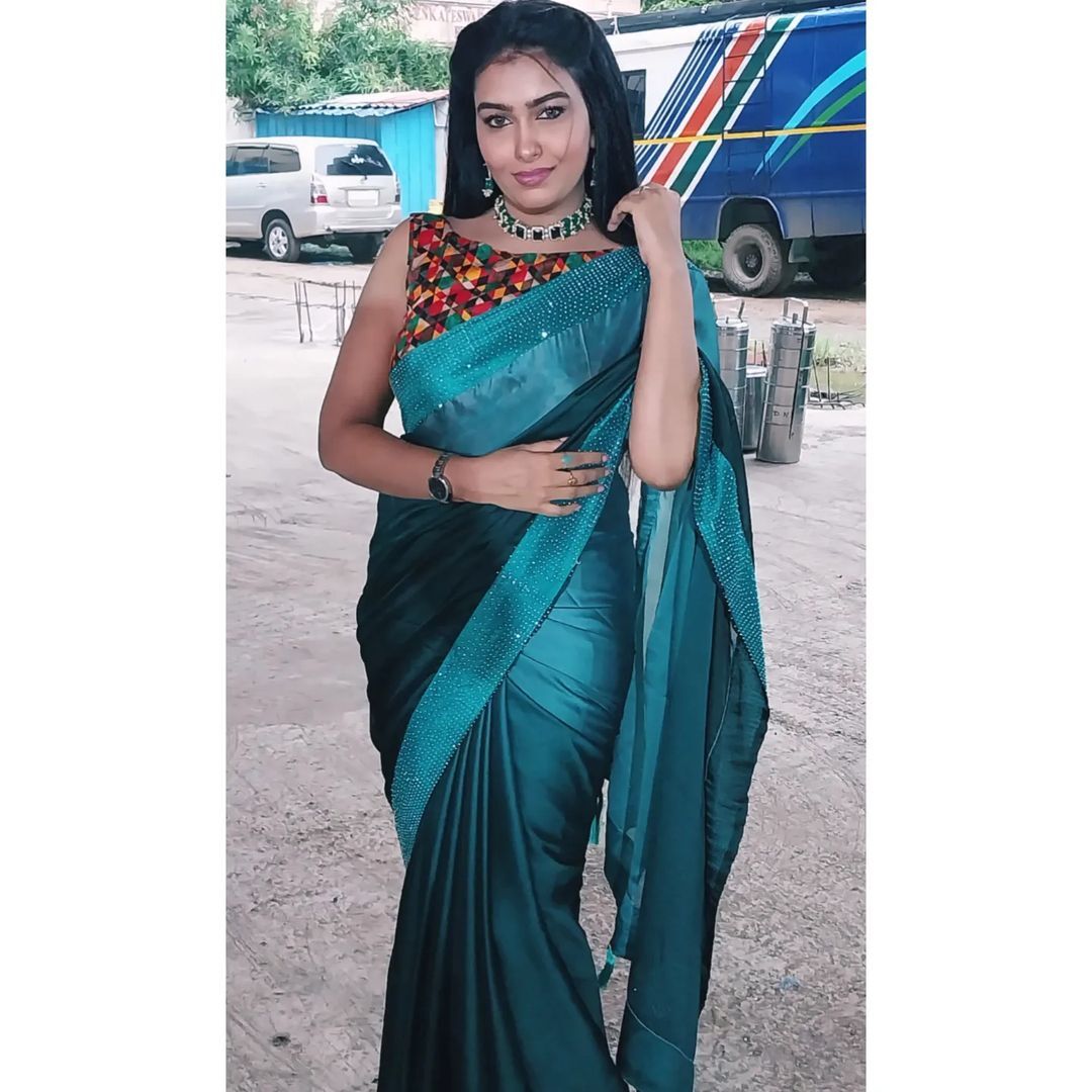 photos : மாடர்ன் உடையில் கலக்கும் பிரபல சீரியல் வில்லி.. உற்று பார்க்கும் ரசிகர்கள்.. லேட்டஸ்ட் பிக்ஸ்..