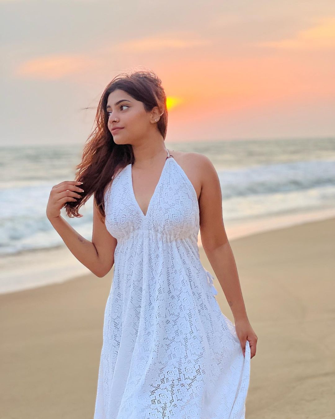 Malavika Sreenath: അഴകോ അഴക്...! സ്റ്റൈലൻ ലുക്കിൽ ആരാധകരെ മയക്കി മാളവിക ശ്രീനാഥ്; 'ബീച്ച് ബേബി' എന്നാൽ ഇതാണെന്ന് സോഷ്യൽ മീഡിയ