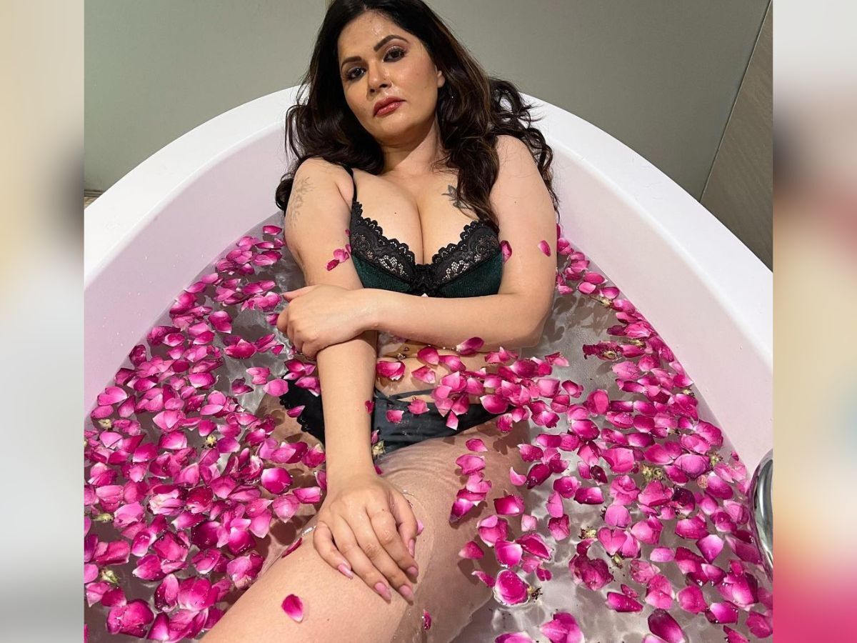 XXX Star आभा पॉल पर सवार है हॉटनेस की खुमारी, ट्रांसपेरेंट ड्रेस में  शेयर कर दी अबतक की सबसे बोल्ड तस्वीर