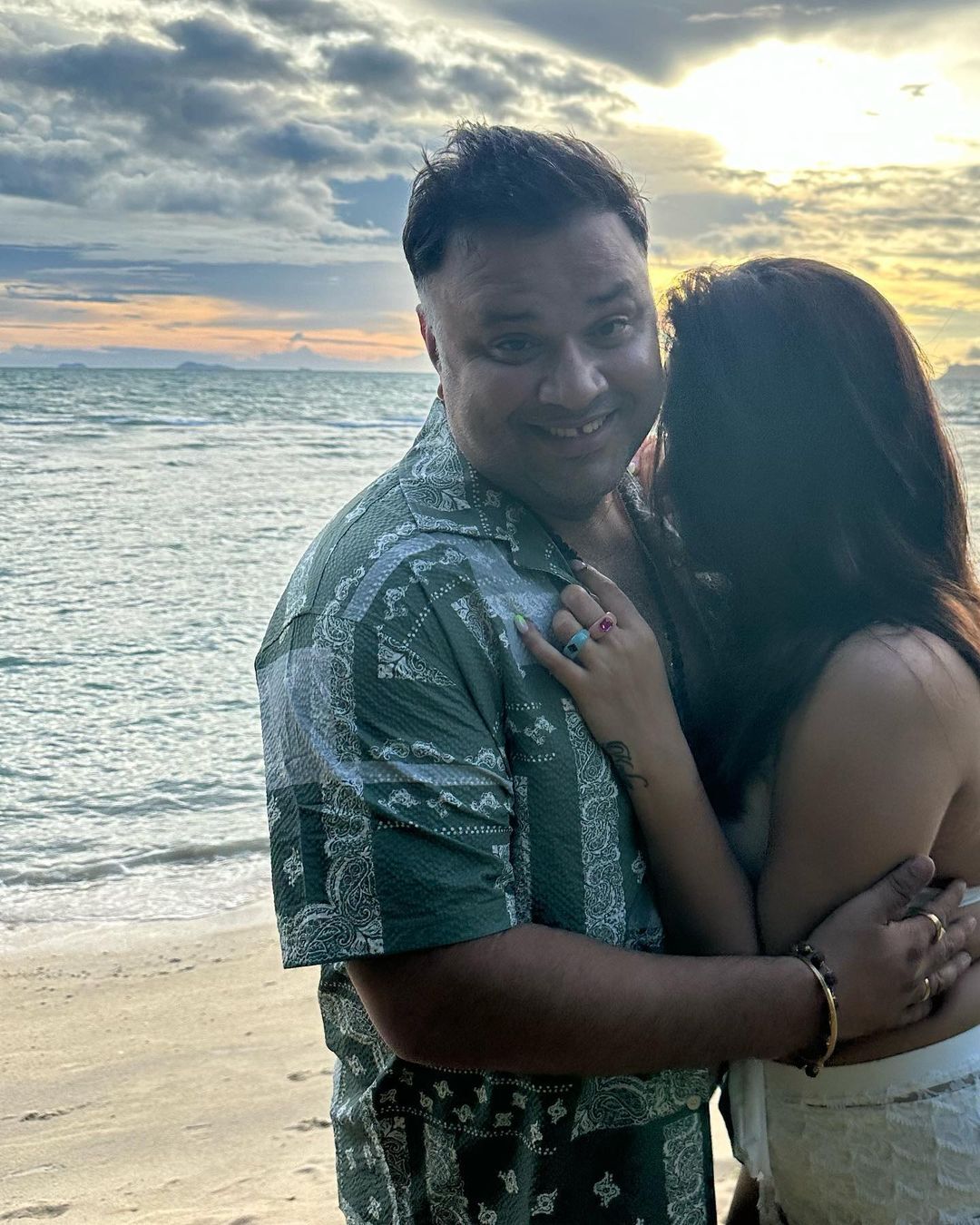 అనసూయ భరద్వాజ్ ఫ్రంట్ అండ్ బ్యాక్ అందాల విందు.. 