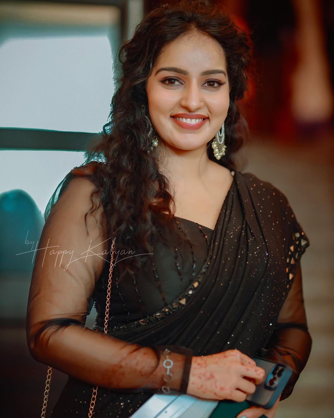 Malavika Menon: ബ്ലാക്കിൽ പൊളി ലുക്കുമായി മാളവിക മേനോൻ... 'അമ്മ' ജനറൽ ബോഡിയിൽ തിളങ്ങി നടി, ചിത്രങ്ങൾ കാണാം