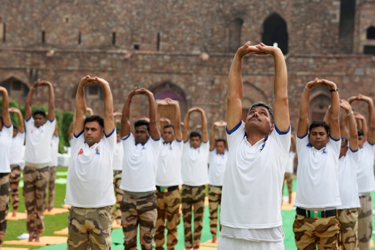 International Yoga Day: આંતરરાષ્ટ્રીય યોગ દિવસ પર નાના ભૂલકાઓ, જવાનોથી લઈને મુખ્યમંત્રી સુધી સૌએ કર્યા આસનો, જુઓ Photo