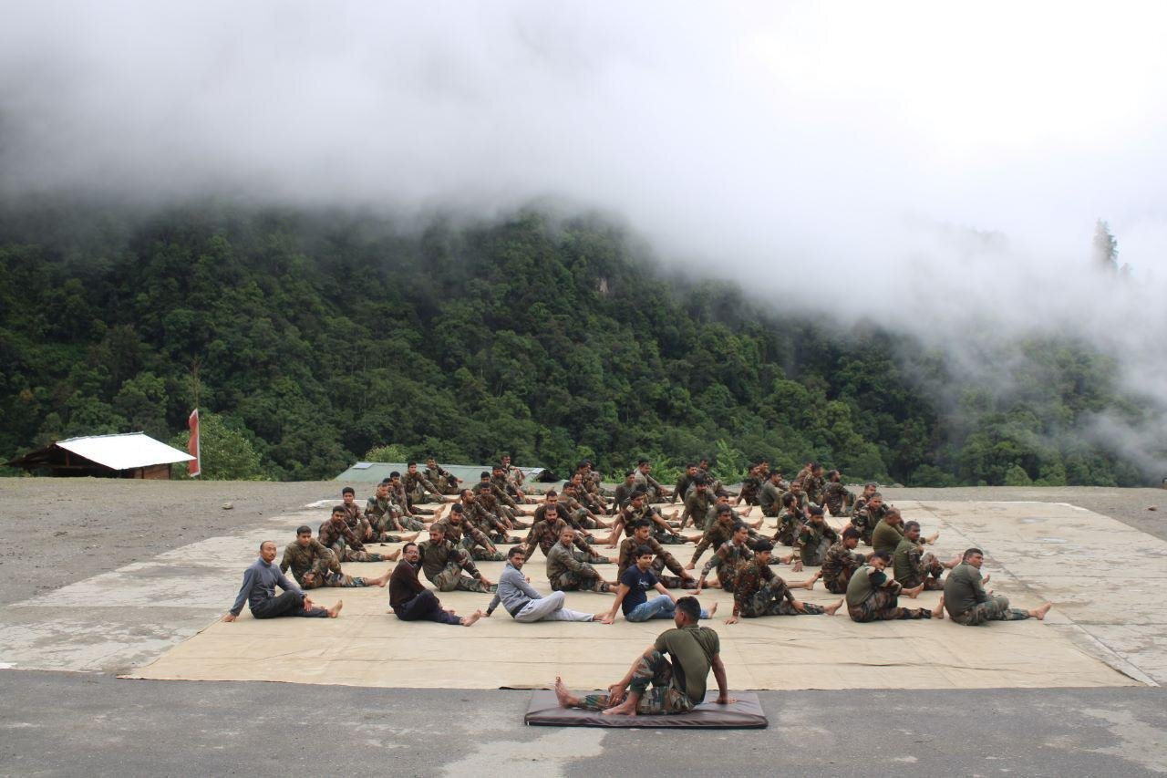 International Yoga Day: આંતરરાષ્ટ્રીય યોગ દિવસ પર નાના ભૂલકાઓ, જવાનોથી લઈને મુખ્યમંત્રી સુધી સૌએ કર્યા આસનો, જુઓ Photo