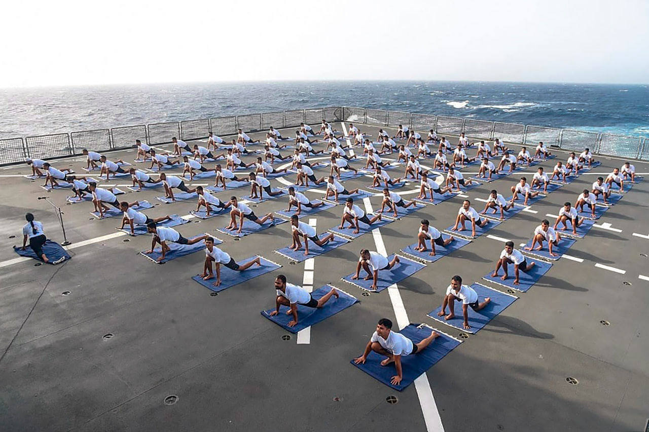 International Yoga Day: આંતરરાષ્ટ્રીય યોગ દિવસ પર નાના ભૂલકાઓ, જવાનોથી લઈને મુખ્યમંત્રી સુધી સૌએ કર્યા આસનો, જુઓ Photo