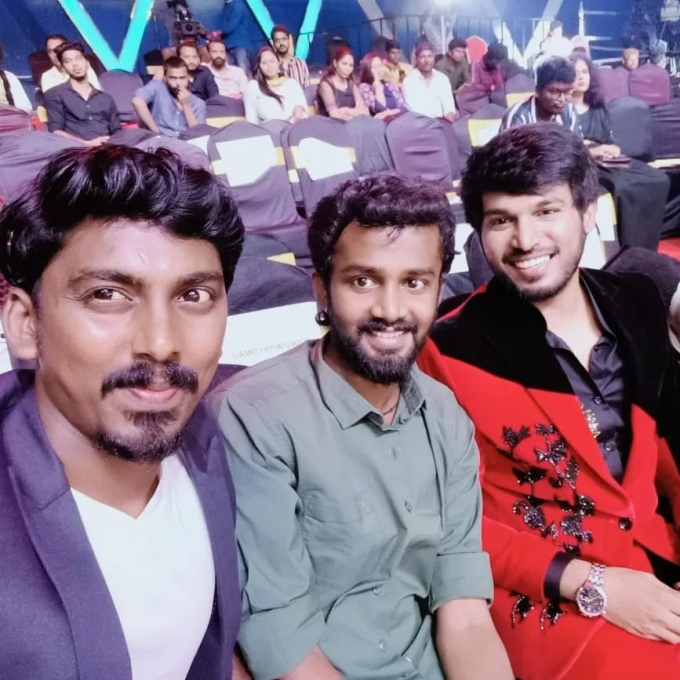 photos : 'என்னோட ஜோடிக்கு புது ஜோடி கிடைச்சிருச்சு'.. புகைப்படத்தை பகிர்ந்த உயிர் நண்பன்..